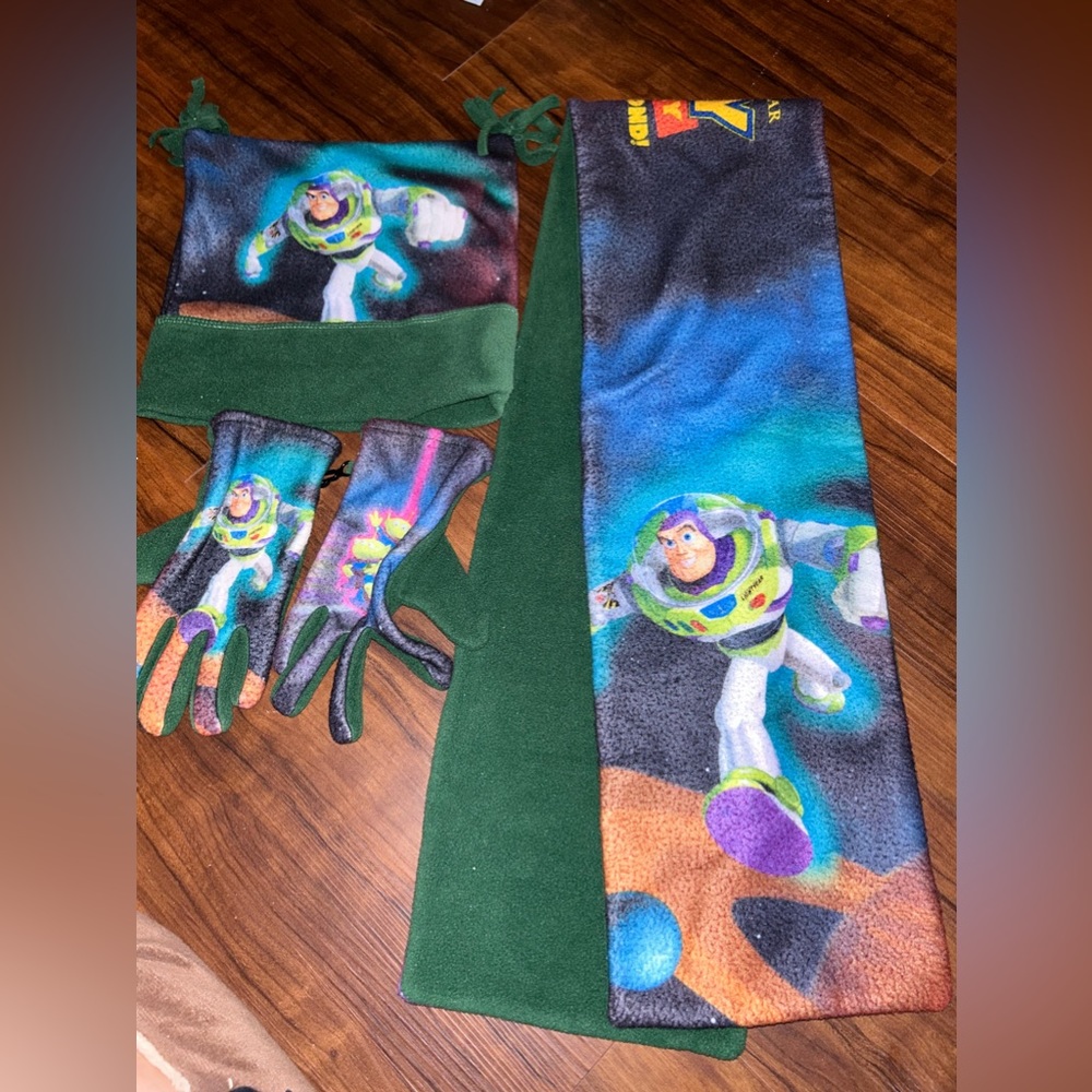 Toy Story gloves, scarf and hat. Children’s small.